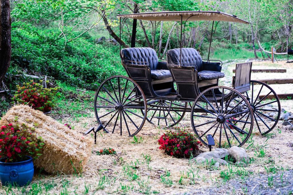Cozy Wild West Covered Wagon Next To River Grants Pass Exterior photo